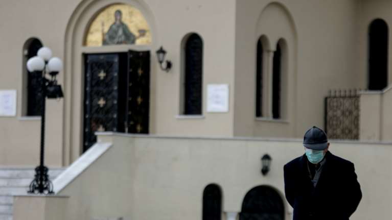 Κορονοϊός: Έρευνα από την Αρχιεπισκοπή Αθηνών για παράνομη μετάληψη πιστών σε εκκλησία στο Κουκάκι
