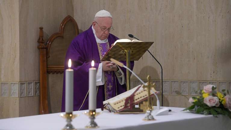 Βατικανό: Δεν έχει προσβληθεί από τον κορονοϊό ο Πάπας Φραγκίσκος