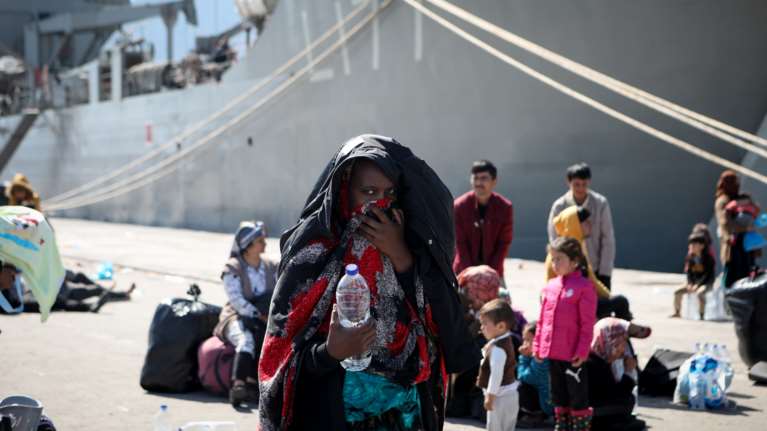 Ξεκινά η μεταφορά προσφύγων στις κλειστές δομές Σερρών και Μαλακάσας