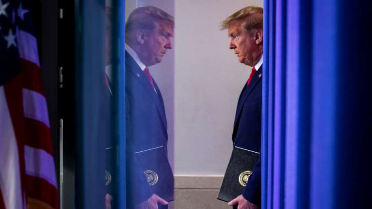 HΠΑ: &quot;Μπρα ντε φερ&quot; Τραμπ και κυβερνητών για την άρση των μέτρων κατά του κορονοϊού