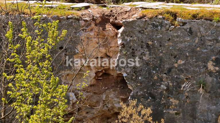 Επίδοξοι χρυσοθήρες κατέστρεψαν ιστορικό πέτρινο γεφύρι στην Καβάλα για να βρουν… θησαυρό! (φωτο)