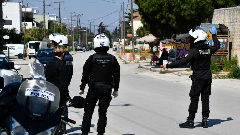 Πρόστιμο 300 ευρώ και αφαίρεση πινακίδων σε 20 οδηγούς που ταξίδεψαν εκτός πόλης