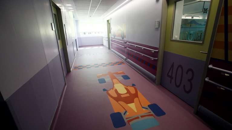 Άφαντοι οι γονείς της 7χρονης που τραυματίστηκε στο πόδι από όπλο