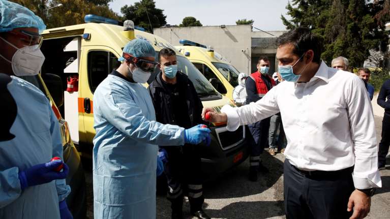 Το συντονιστικό κέντρο του ΕΚΑΒ επισκέφτηκε ανήμερα του Πάσχα ο Αλέξης Τσίπρας