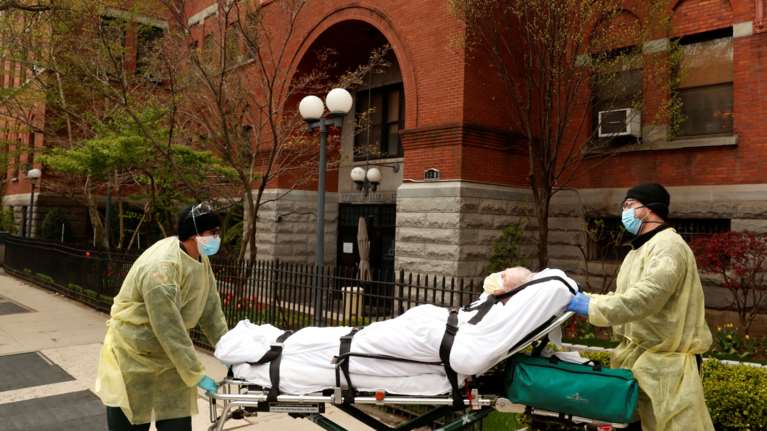 Μειώνονται τα θύματα του κορονοϊού στη Νέα Υόρκη - 540 νέοι θάνατοι