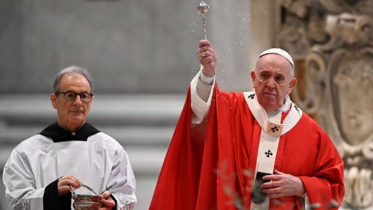 Ο Πάπας Φραγκίσκος στην άδεια Βασιλική του Αγίου Πέτρου: Ήρωες είναι όσοι προσφέρουν τους εαυτούς τους