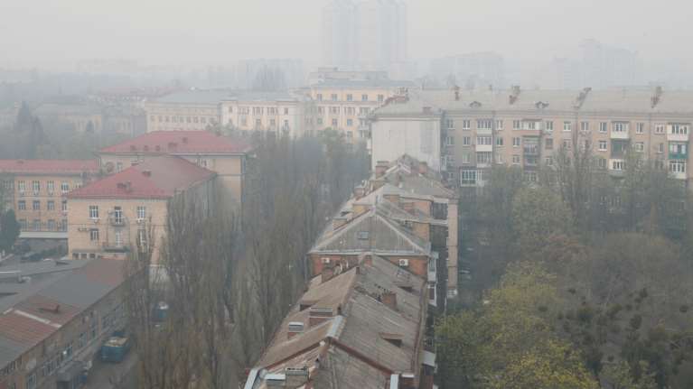 Η φωτιά στο Τσερνόμπιλ καίει ακόμη - Αποπνικτική η ατμόσφαιρα στο Κίεβο [εικόνες]