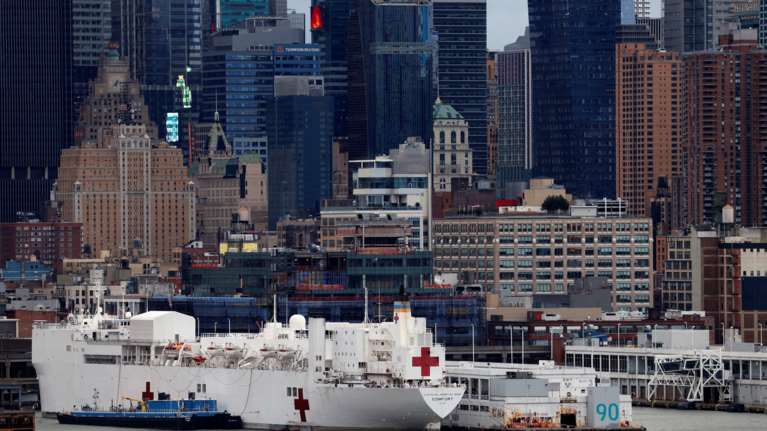 SOS από τον δήμαρχο Ν.Υόρκης: &quot;Χρειαζόμαστε 45.000 επαγγελματίες υγείας για να τα βγάλουμε πέρα&quot;