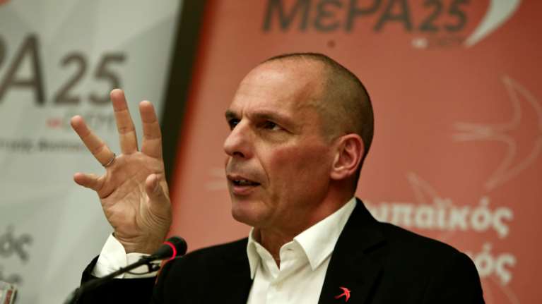 Αμετανόητος ο Βαρουφάκης: Ο σάλος για το σπάσιμο της καραντίνας είναι &quot;αντιπερισπασμός μέσω λάσπης&quot;