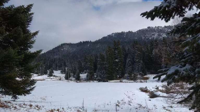 Σαρώνει τη χώρα η κακοκαιρία: Χιόνια σε Ευρυτανία,  Δ.Φθιώτιδα - Πλημμύρες σε Χαλκιδική και Σκιάθο