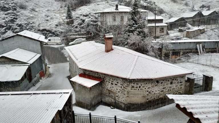 Ανοιξιάτικες... χιονοπτώσεις στην Ήπειρο - Στα &quot;λευκά&quot; πολλά χωριά