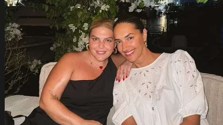 Δανάη Μπάρκα: Μοιράζεται εικόνες από το σπίτι της Νόνης Δούνια στις Σπέτσες-  Μπροστά στη θάλασσα