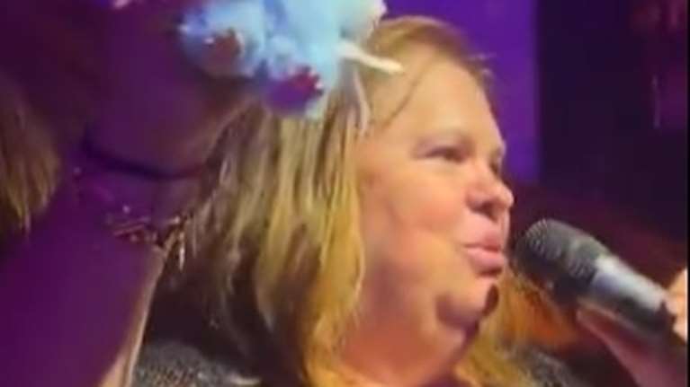 Ξεσήκωσε τη Μύκονο η Εφη Θώδη με το &quot;Eye of the tiger&quot; - Την αποθέωσε ο Λάκης Γαβαλάς [βίντεο]