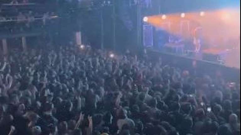&quot;Γ@μ@ τον πόλεμο&quot;: Χιλιάδες θεατές συναυλίας στην Αγία Πετρούπολη φώναξαν συνθήματα κατά της εισβολής στην Ουκρανία