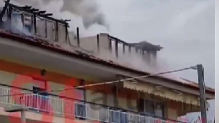 Χαλκιδική: Μεγάλη φωτιά στην Καλλικράτεια - Σταμάτησε η παρέλαση [βίντεο]