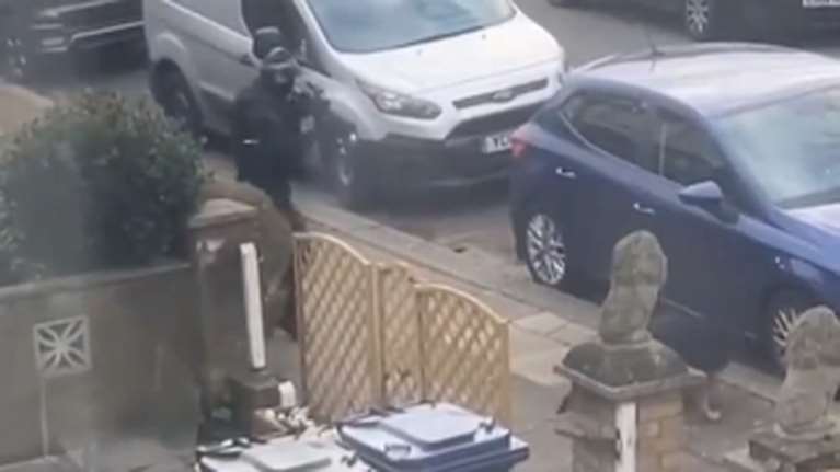 Βρετανία: Αστυνομικός εξόντωσε εξαγριωμένο σκύλο στο Λονδίνο