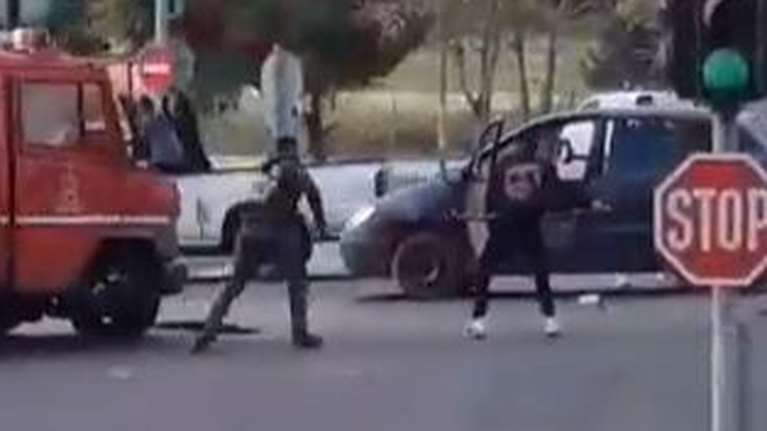 Σχιστό: Βίντεο ντοκουμέντο από την άγρια επίθεση Ρομά σε πυροσβεστικό όχημα