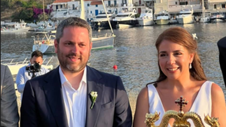 Ο γάμος των στενών συνεργατών του Μητσοτάκη στη Τζια - Η τρυφερή ανάρτηση του πρωθυπουργού [εικόνες]