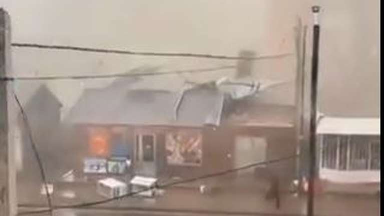 Έρμαιο της καταιγίδας &quot;Φλόρις&quot; η Βρετανία: Ζημιές σε σπίτια και υποδομές από τις ριπές ανέμου [βίντεο]