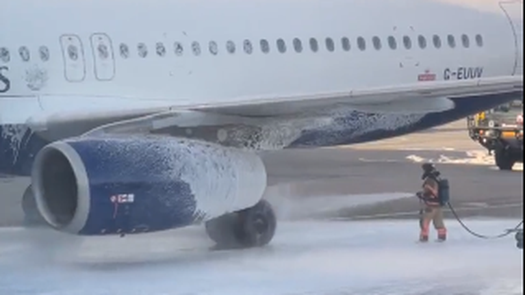 Αεροσκάφος της British Airways έπιασε φωτιά στο αεροδρόμιο της Κοπεγχάγης [βίντεο]