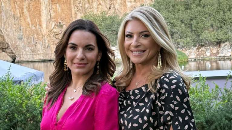 Όλγα Κεφαλογιάννη: Εντυπωσιάζει ως καλεσμένη σε γάμο - Με ροζ κομψή δημιουργία