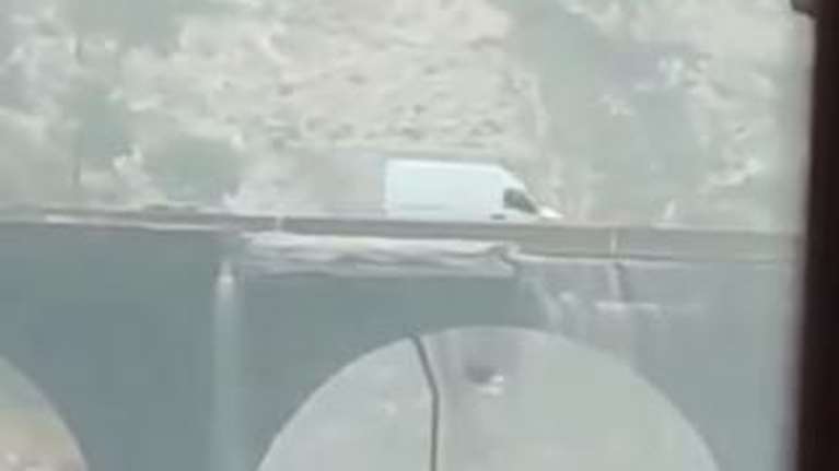 Σοκαριστικό βίντεο: Γέφυρα στη Σικελία καταρρέει την ώρα που περνάνε από πάνω της αυτοκίνητα [βίντεο]