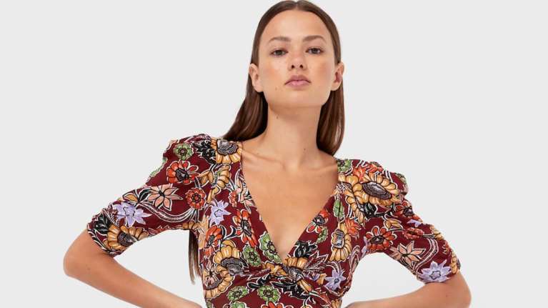 Αυτό είναι το φόρεμα που έχουν φορέσει όλες οι Ελληνίδες παρουσιάστριες