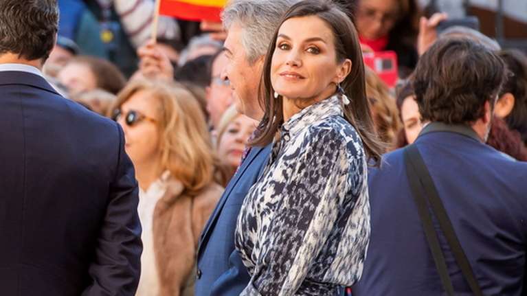 Βασίλισσα Λετίσια: Η νέα εμφάνιση με λεοπάρ φόρεμα Victoria Beckham