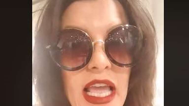 &quot;Ξαναχτύπησε&quot; η Θεσσαλονικιά παρουσιάστρια - Ωρύεται και βρίζει σε μαγαζί, επειδή της είπαν να βάλει αντισηπτικό [βίντεο]