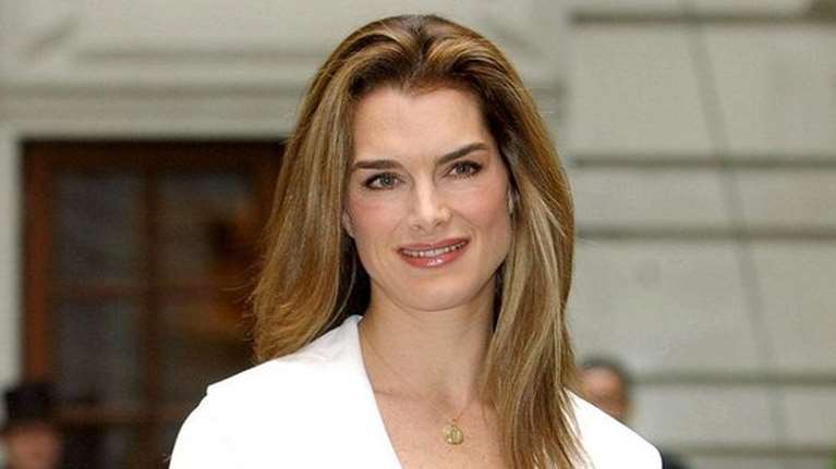 Η αιθέρια κόρη της Μπρουκ Σιλντς είναι μια καλλονή: 18 ετών, πανύψηλη, με τζίντζερ μακριά μαλλιά