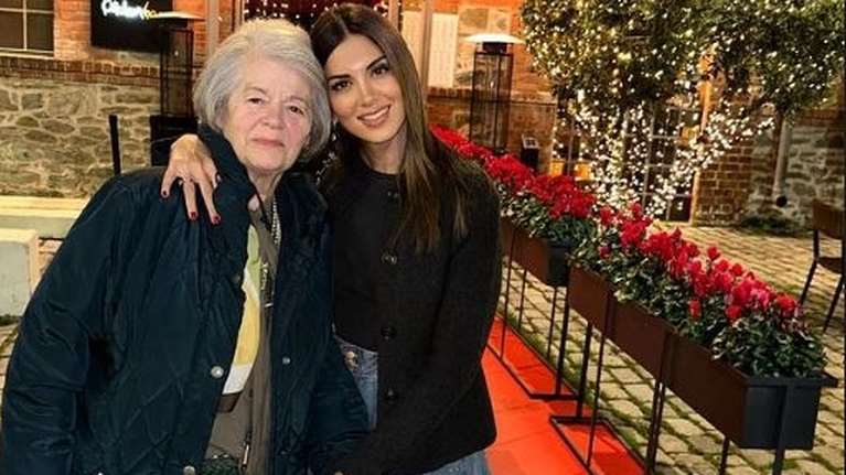 Η Πρωτοχρονιά της Σταματίνας Τσιμτσιλή στη Θεσσαλονίκη: Μας συστήνει την αγαπημένη της νονά [Εικόνες]