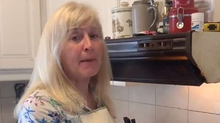 Ελένη Αυλωνίτου (ΣΥΡΙΖΑ) : Να... τηγανίσουμε όλοι μαζί τον Κυριάκο Μητσοτάκη στις εκλογές [βίντεο]