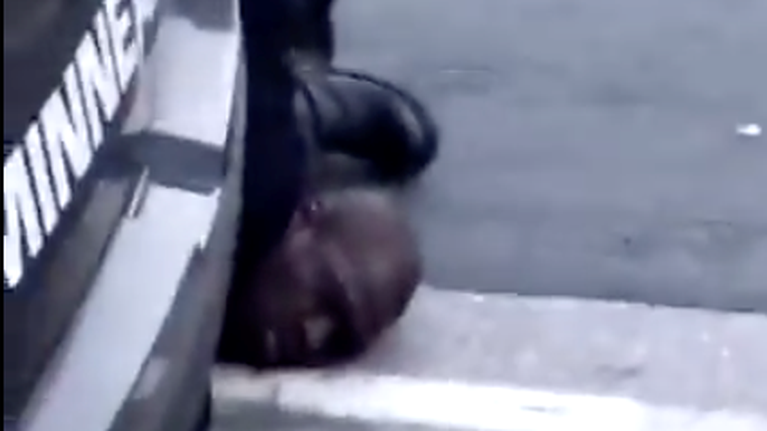 ΗΠΑ: Ξεσπά εναντίον των αστυνομικών η αδερφή του νεκρού Αφροαμερικανού - &quot;Τον σκότωσαν&quot;