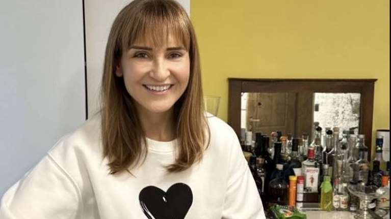 Η Μάρα Ζαχαρέα μας ανοίγει τη μοντέρνα κουζίνα της - &quot;Η πιο άπαιχτη σπανακόπιτα&quot;