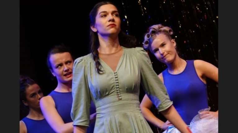 Μελίνα Νικολαΐδη: Έπαιξε τη "Μήδεια" στην πρώτη της θεατρική παράσταση - Περήφανη η Δέσποινα Βανδή [εικόνες]