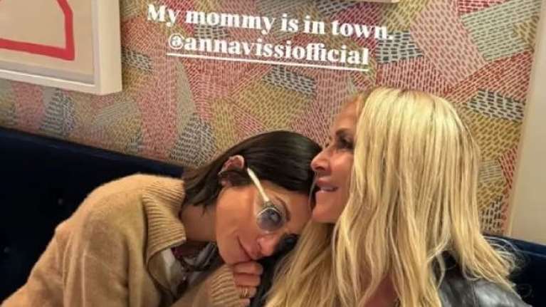 &quot;Ήρθε η μανούλα&quot;: Αγκαλιά με την κόρη της η Άννα Βίσση στη Νέα Υόρκη [εικόνα]