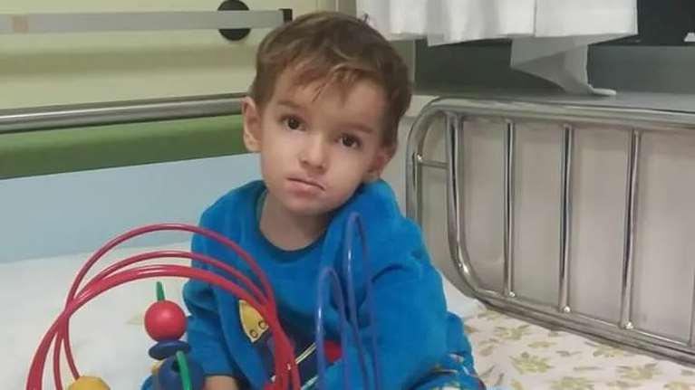 Έκκληση για τον 5χρονο Κωνσταντίνο από τα Τρίκαλα που πάσχει από σπάνια ασθένεια [εικόνες]