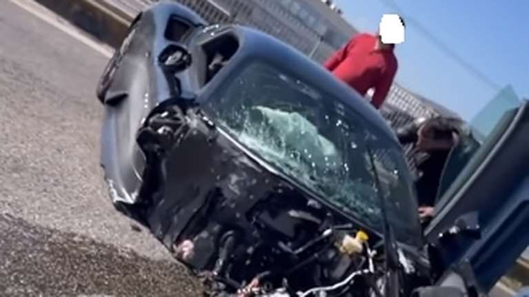 Τροχαίο στον Κηφισό: Κόπηκε στα δύο Maserati