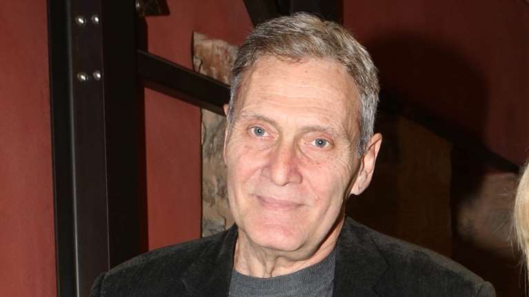 Πέθανε ο ηθοποιός Αλμπέρτο Εσκενάζυ στα 73 του χρόνια - Είχε δίπλα του την οικογένειά του