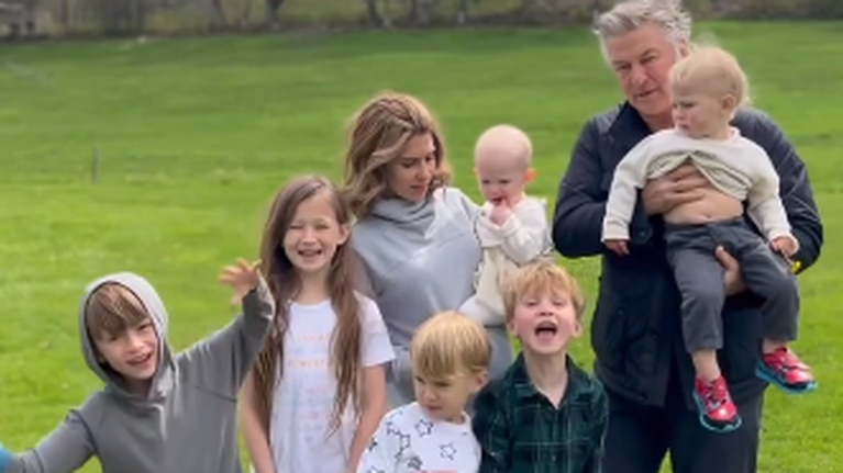 Πατέρας ξανά ο Άλεκ Μπάλντουιν: Έγκυος στο έβδομο παιδί τους η σύζυγός του - Το οικογενειακό βίντεο