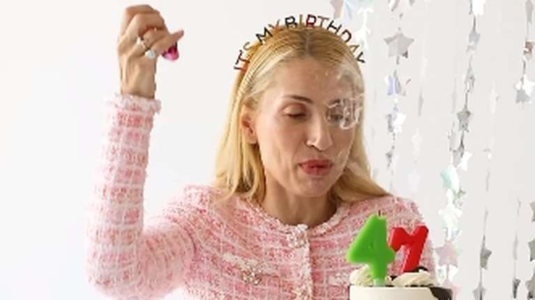Μαρία Ηλιάκη: Το χιουμοριστικό βίντεο για τα γενέθλιά της - &quot;Φαίνομαι εγώ για τόσο;&quot;