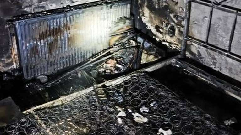 Ανδρος: Ξέσπασε φωτιά σε σπίτι αλλά δεν μπορούσαν να τη σβήσουν οι ένοικοι γιατί ο Δήμος κλείνει το νερό