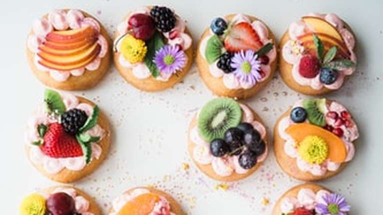 Εορτολόγιο: Ποια ονόματα γιορτάζουν σήμερα, Κυριακή του Πάσχα