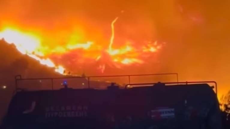 Βίντεο με πύρινο ανεμοστρόβιλο στο γήπεδο του Διονύσου