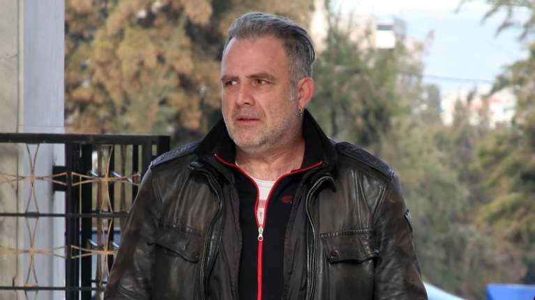 Στον εισαγγελέα ο Πασχάλης Τσαρούχας με τους φακέλους των καταγγελιών για το θέατρο