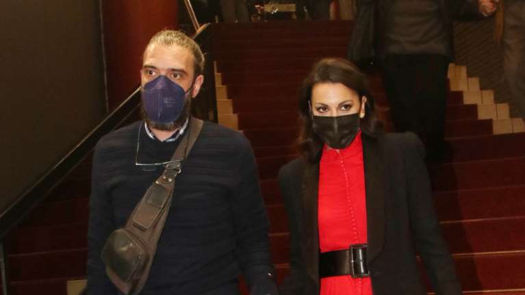 Σωτήρης Τσαφούλιας: Σπάνια δημόσια εμφάνιση με τη σύντροφό του, Αννα Μενενάκου [εικόνες]