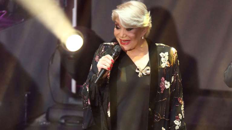 Ασπρόμαυρο κλικ: Η Μαρινέλλα με την κόρη της, Τζωρτζίνα, σε ένα τρυφερό στιγμιότυπο από το παρελθόν