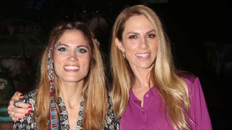 Ντορέττα Παπαδημητρίου: Με color-blocking look στο θέατρο - Απόλυτος φθινοπωρινός συνδυασμός [εικόνες]