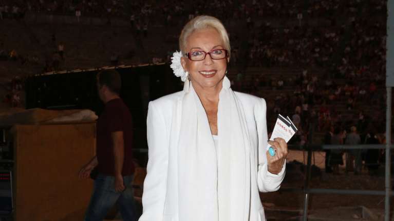 Η Νόνικα Γαληνέα, πανέμορφη στον πρώτο της γάμο στα &#39;50s - Το κεντημένο με πέρλες νυφικό [εικόνα]