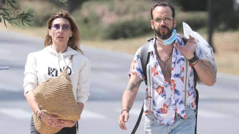 Πάνος Μουζουράκης- Τζίνα Βαρελά: Η σπάνια εμφάνιση στο Καβούρι - Ερωτευμένοι και αχώριστοι